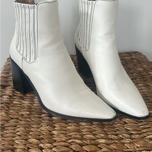 Elegant White Heeled Boots